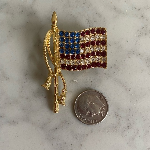 Vintage Crystal Embellished Gold Flag Pin - Picture 3 of 4